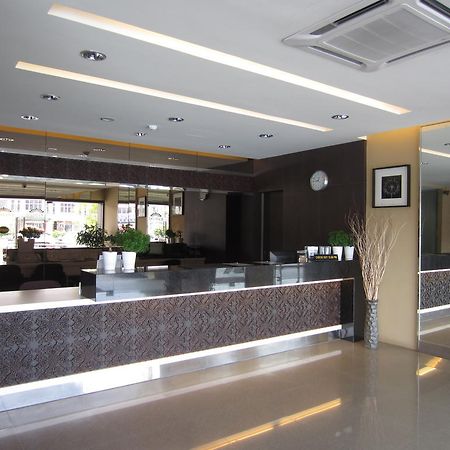 Radiant Hotel Ситиаван Екстериор снимка