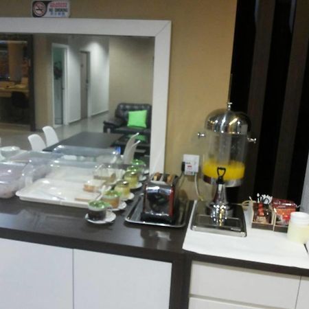 Radiant Hotel Ситиаван Екстериор снимка