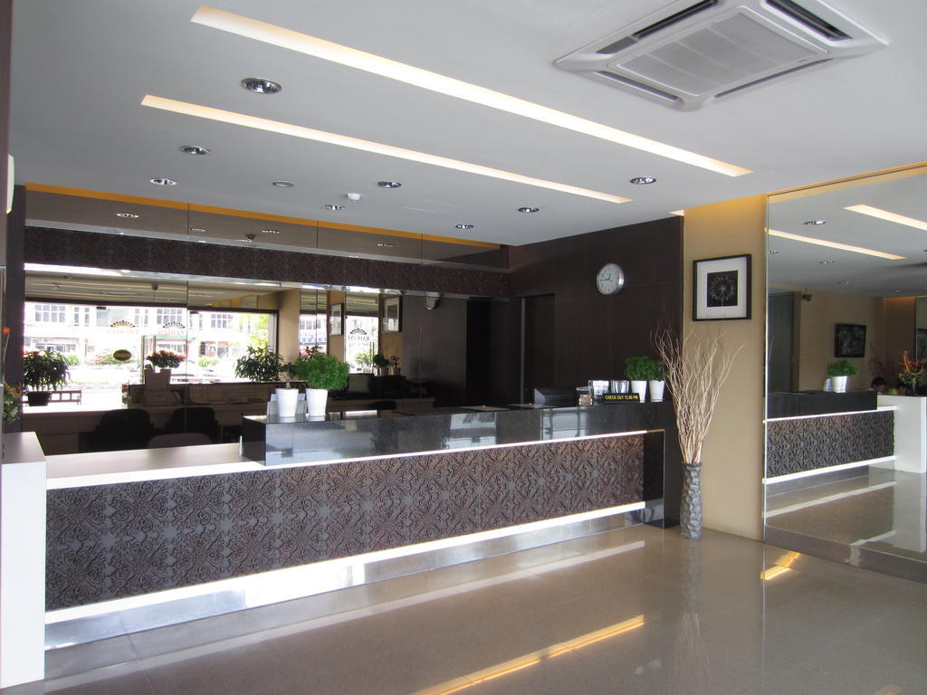 Radiant Hotel Ситиаван Екстериор снимка