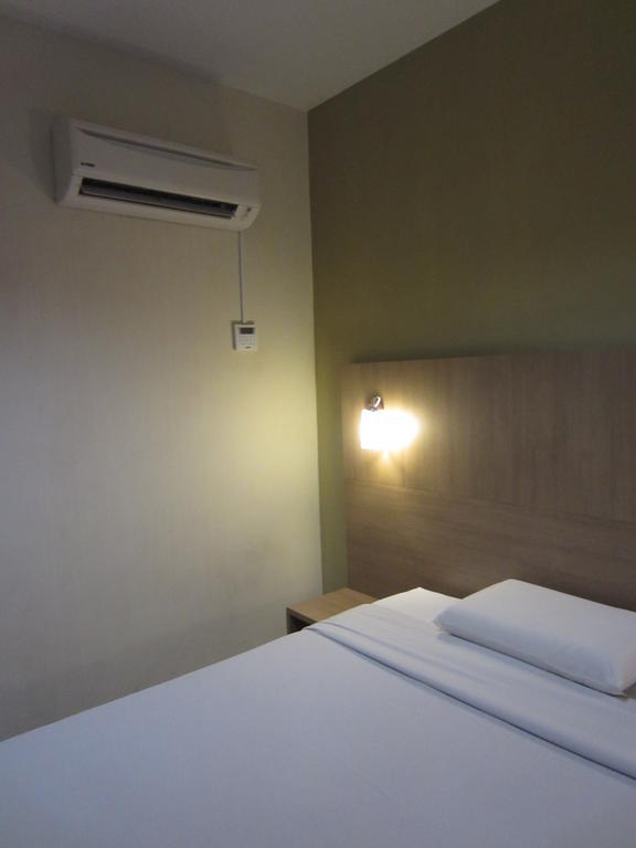 Radiant Hotel Ситиаван Стая снимка