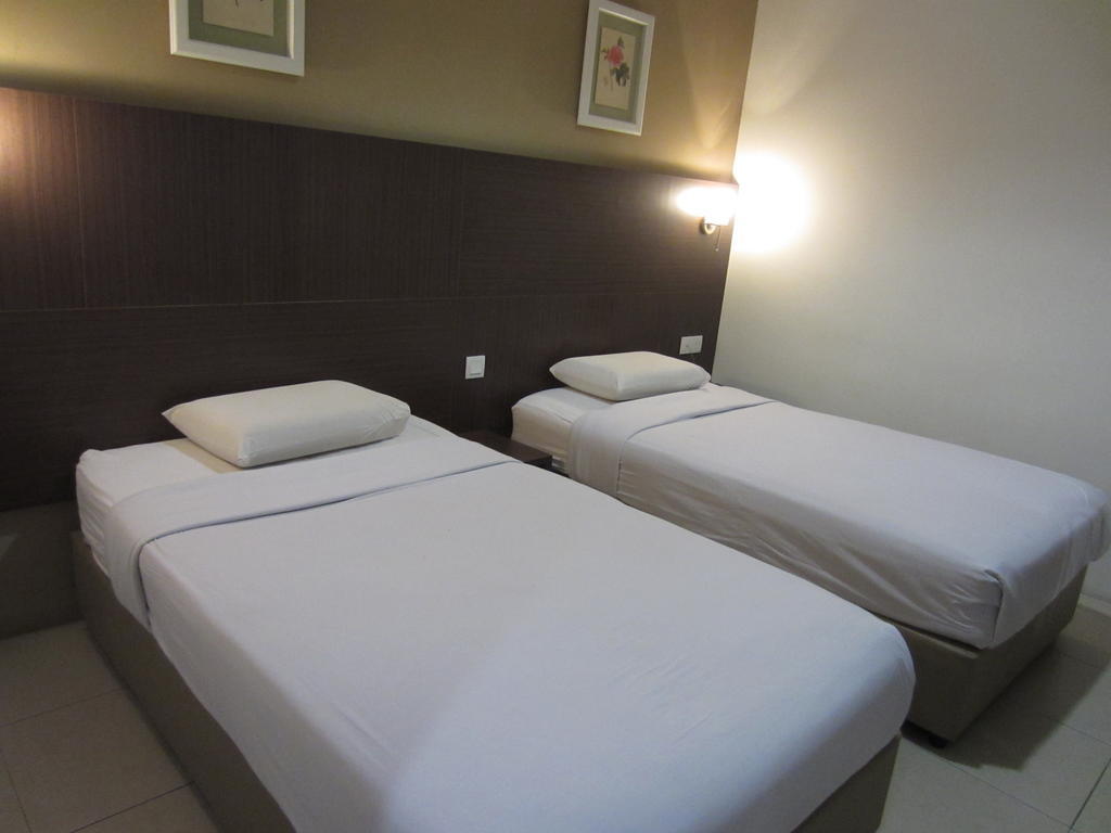 Radiant Hotel Ситиаван Стая снимка