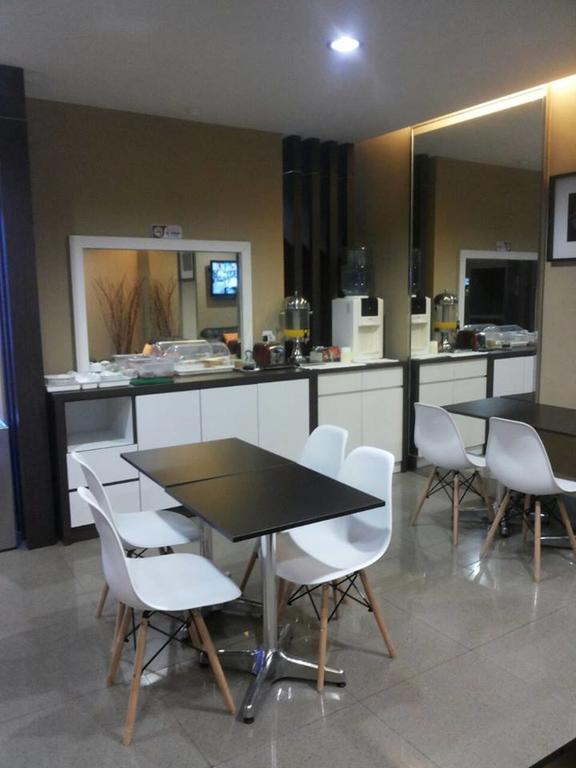 Radiant Hotel Ситиаван Екстериор снимка